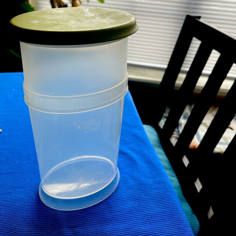 Pampered Chef Clear Herb Container with Green Lid